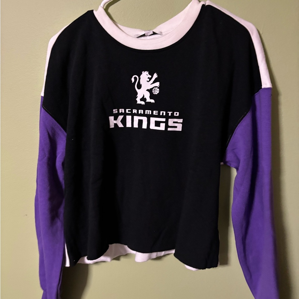 Sacramento Kings women’s Long Sleeve Shirt - Black and Purple. Size Medium